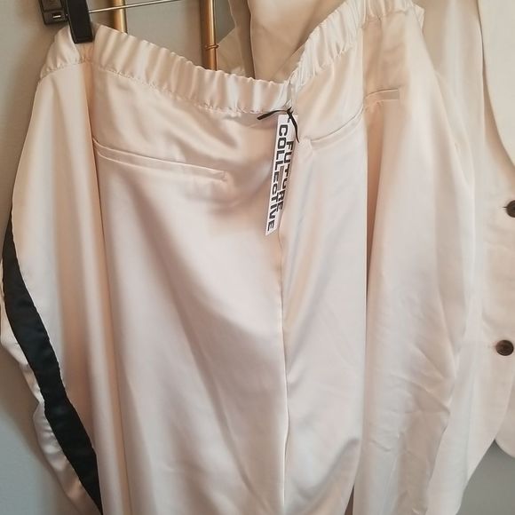 Future Collective High Rise Wide Leg Ivory Trousers W/Black Side Stripe NWT 4X - Picture 10 of 15